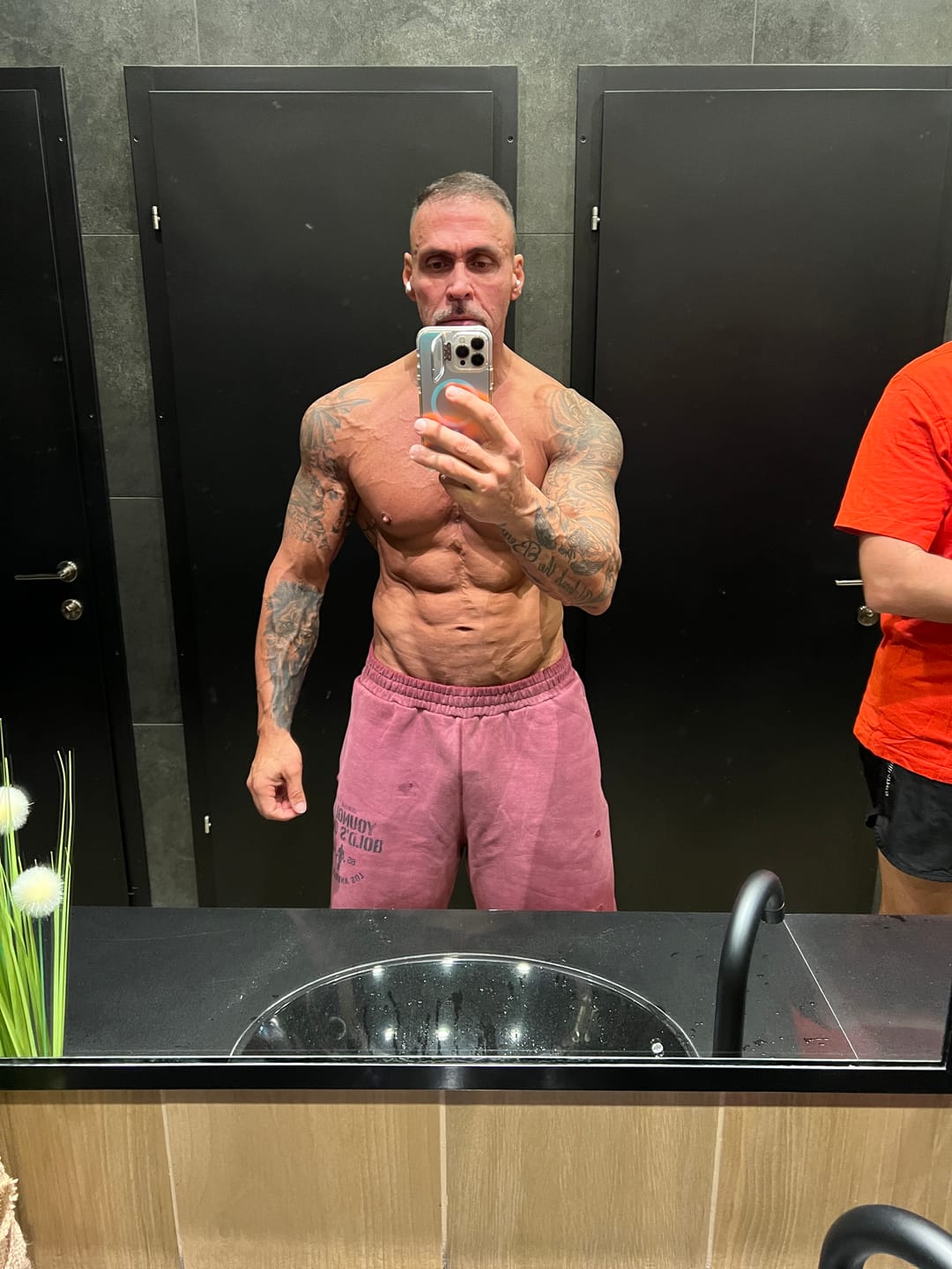 Customer photo review of 1014 - Gold's Iron Legacy Shorts