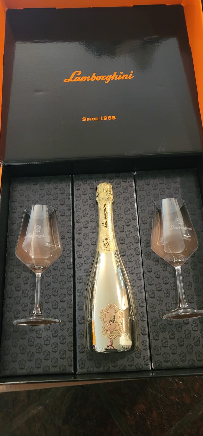 Customer photo review of Lamborghini Oro Vino Spumante with Gift Set