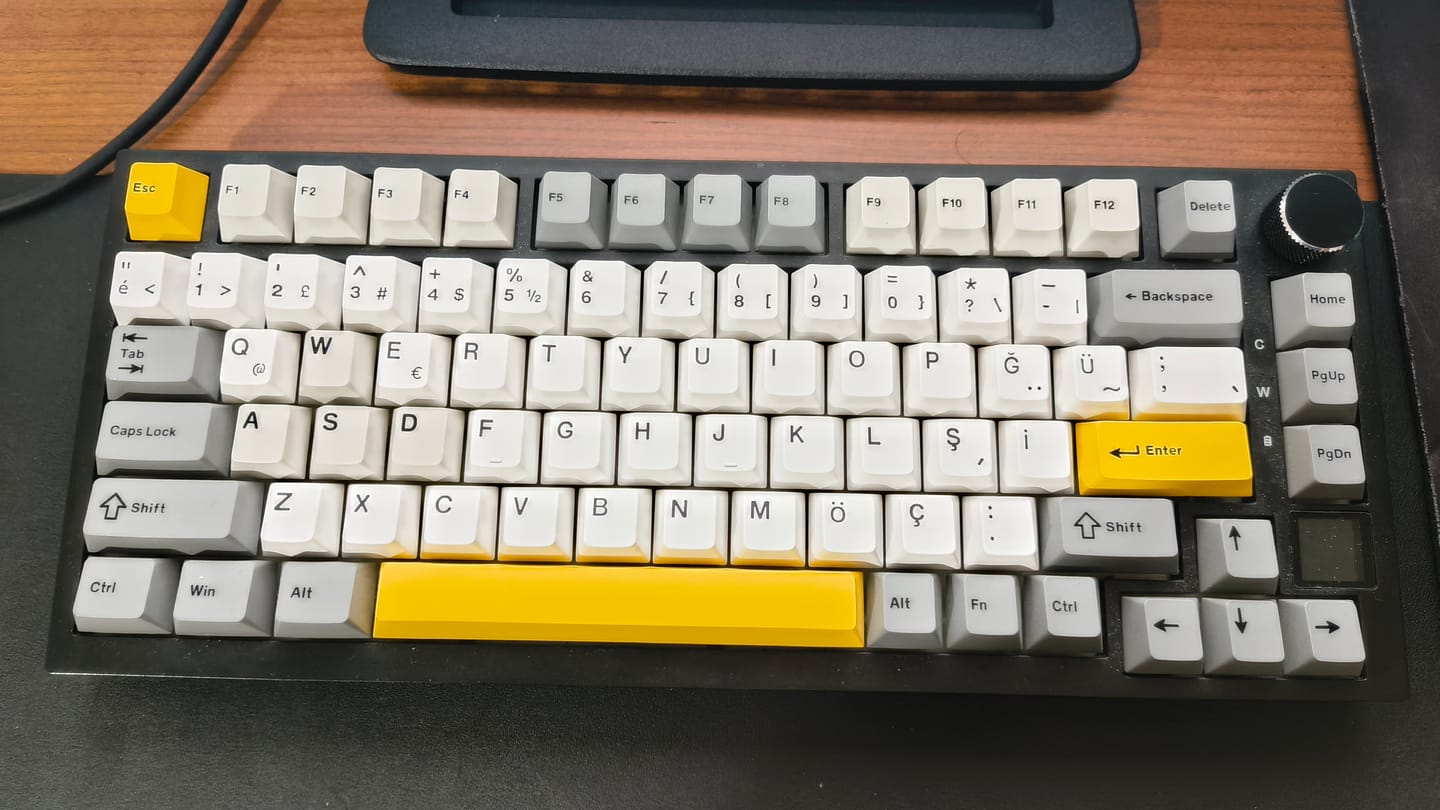 Customer photo review of Wraith Çift Enjeksiyonlu PBT Türkçe Tuş Takımı