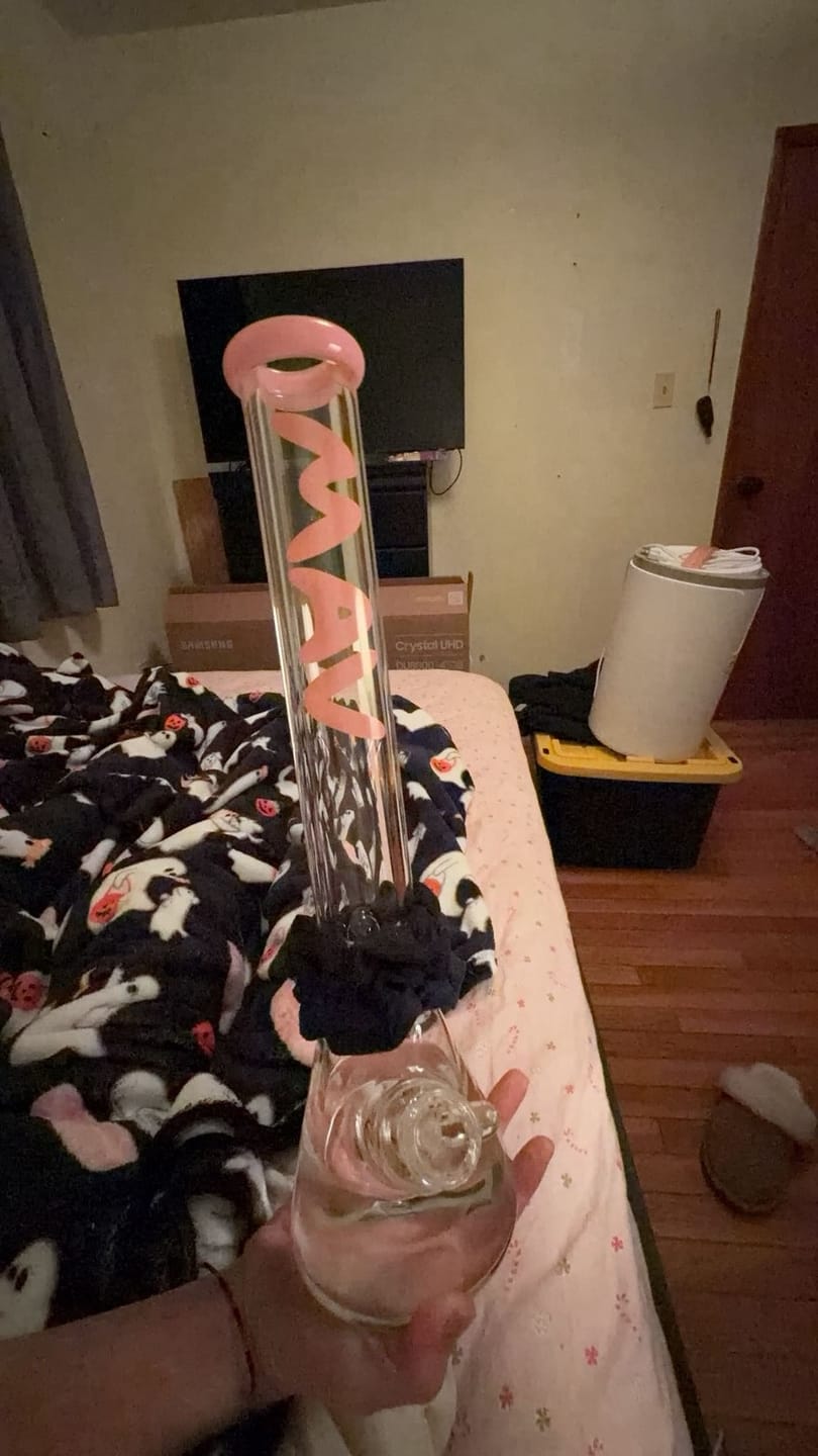 Customer photo review of 18" x 9mm thick classic Beaker shape Bong