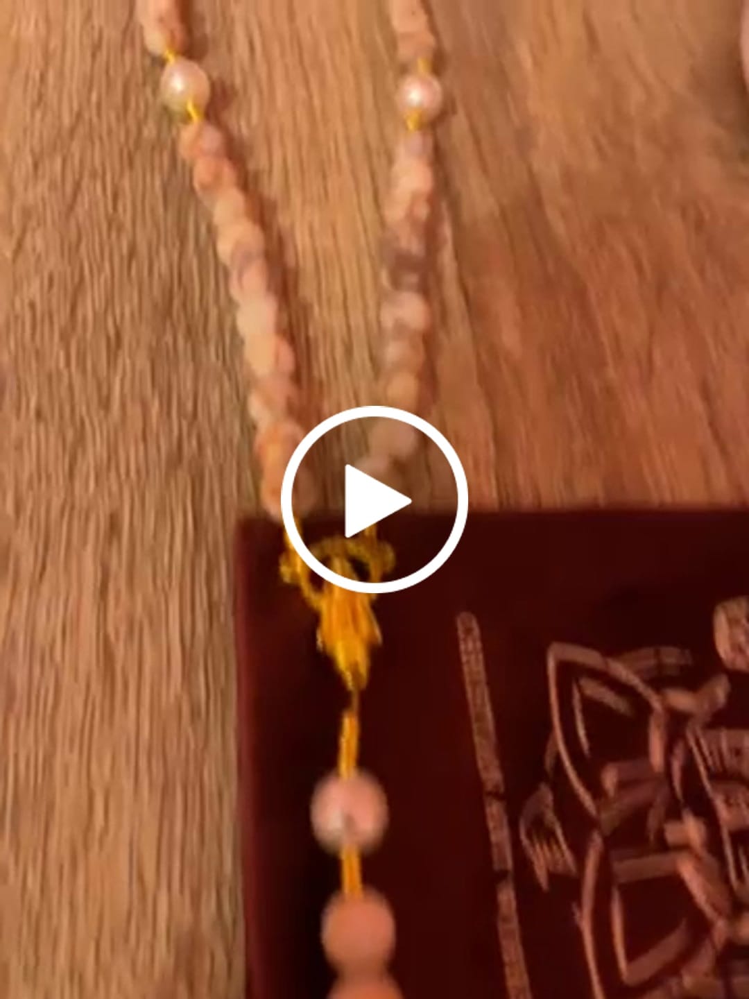Customer video review of Christianartworkshop Rosenkranz aus mattem rosa Zebrajaspis und Perlen mit Wundertätiger Medaille und Kruzifix