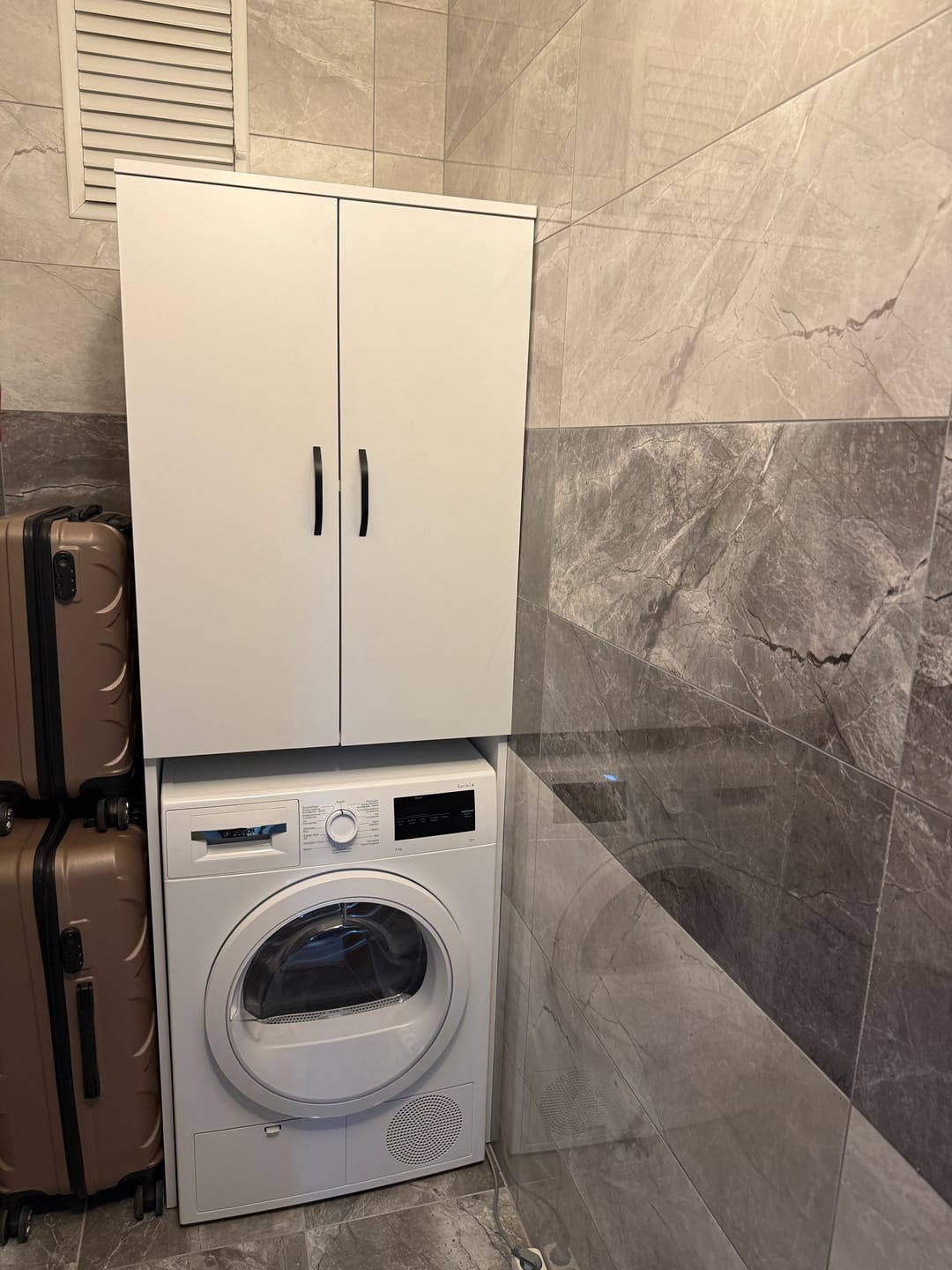 Customer photo review of Rani KD110 Çamaşır Makinesi Dolabı 2 Kapaklı 2 Raflı Banyo Dolabı Beyaz