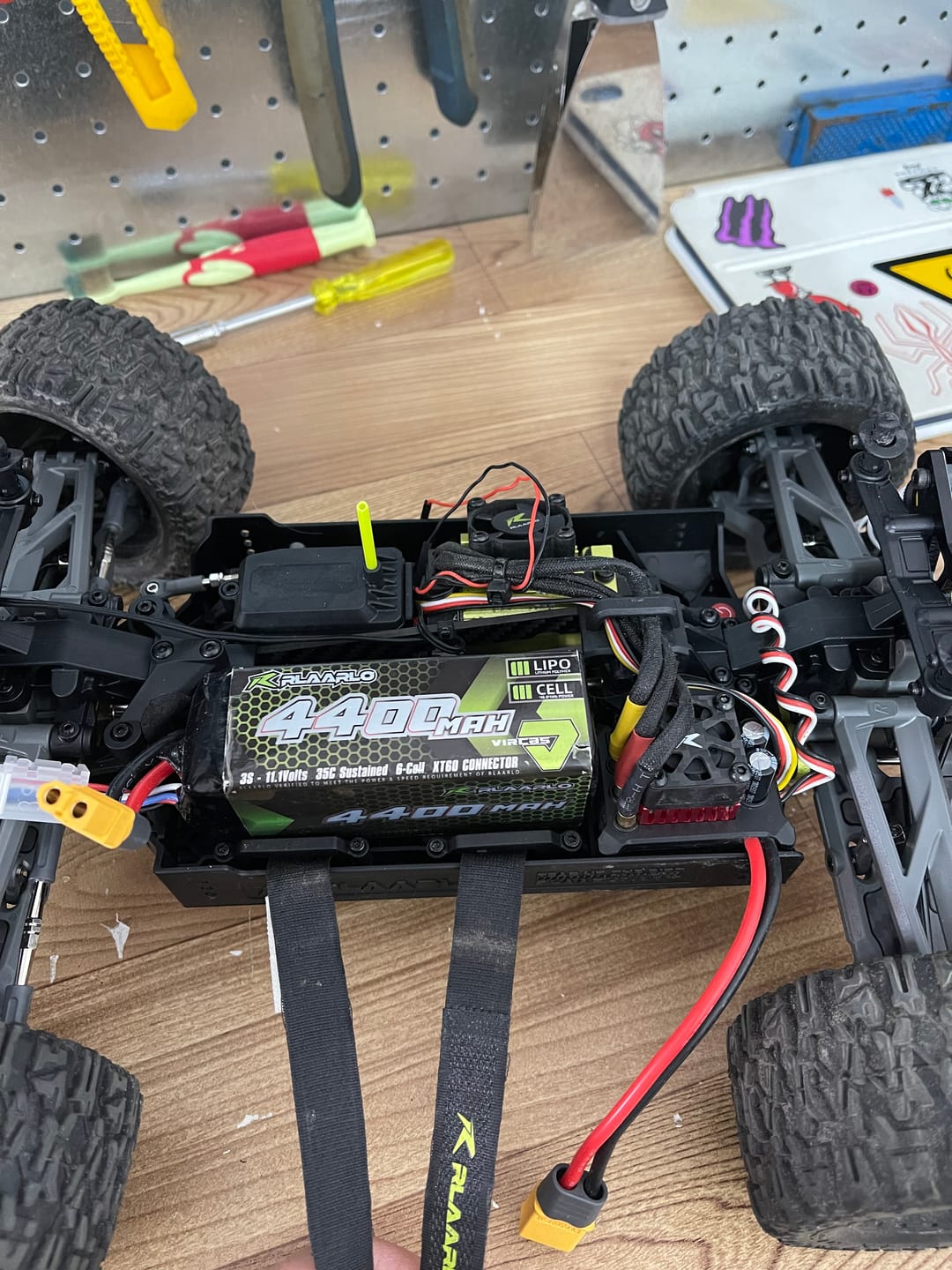 Customer photo review of 11.1V 4400mah 3S Lipo Battery XT60 Plug
