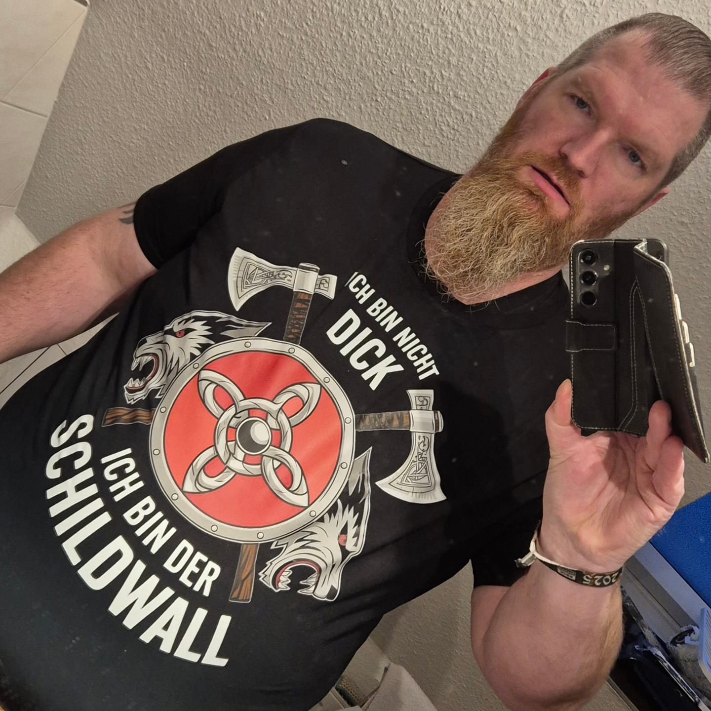 Customer photo review of Schildwall - Herren Premiumshirt