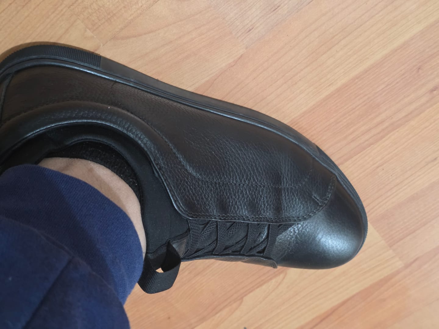 Customer photo review of SNEAKER SLIP ON PIEL NEGRO