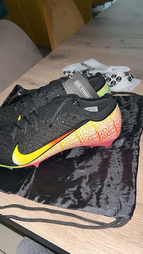 Customer photo review of Vapor 16 x Vinicius Junior - Noir/Orange/Vert