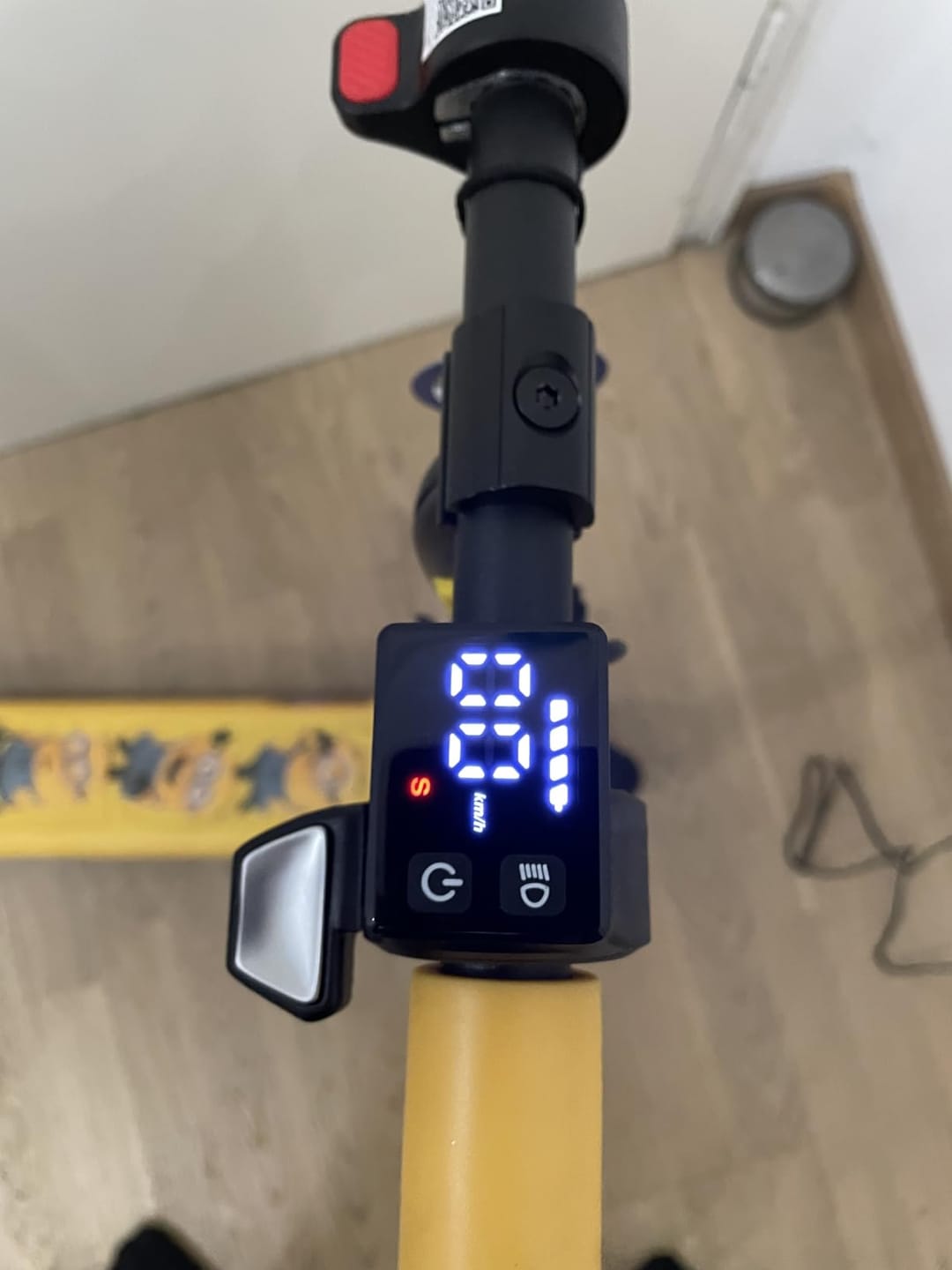Customer photo review of Minions | Gyroor Kinder-Elektroroller 180W mit einstellbarer Höhe und Geschwindigkeit