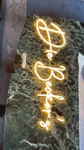 Customer photo review of Custom Neon: Die Becker's
