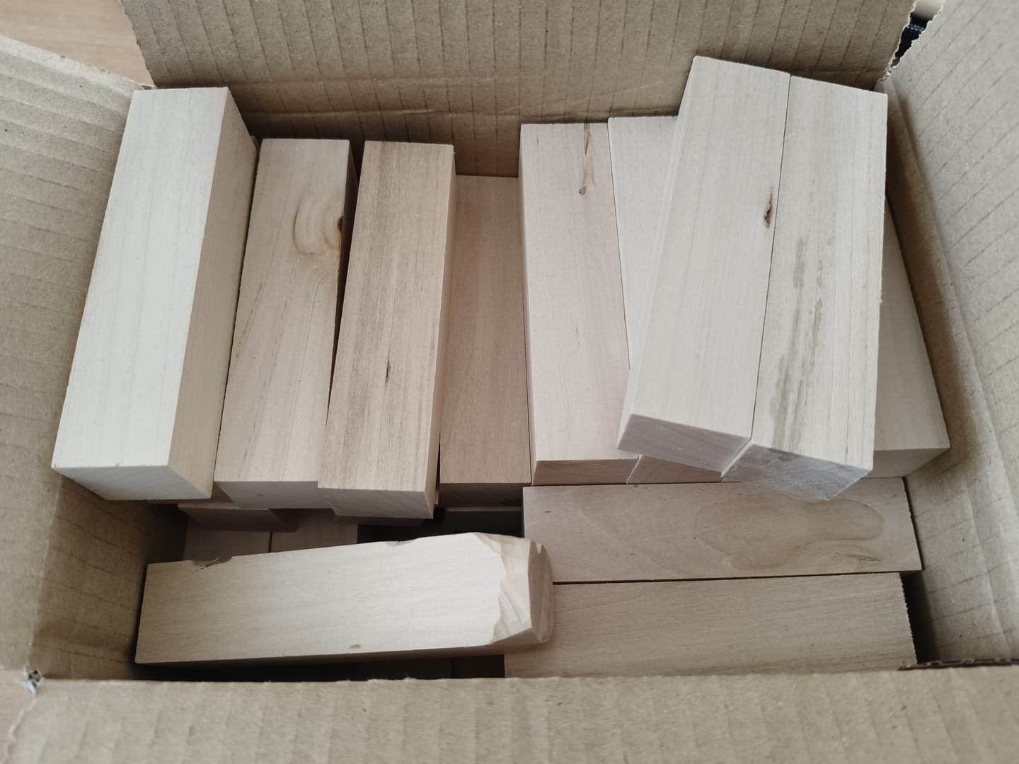 Customer photo review of Lindenholz Klötze – B-Ware – 30 Stück (10 x 2,5 x 2,5 cm)