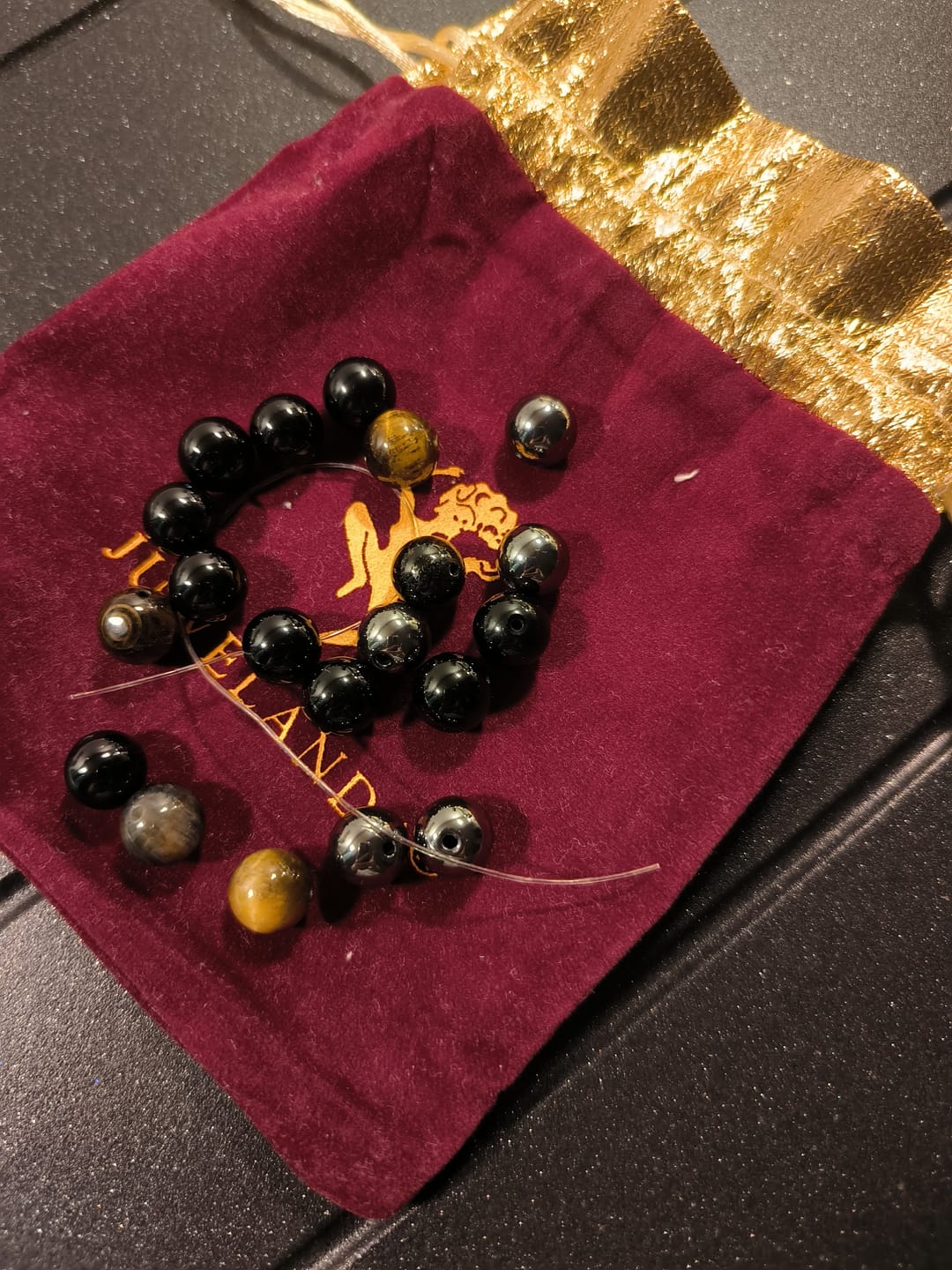 Customer photo review of DREIFACHER SCHÜTZER Tigerauge - Hämatit - Schwarzer Obsidian