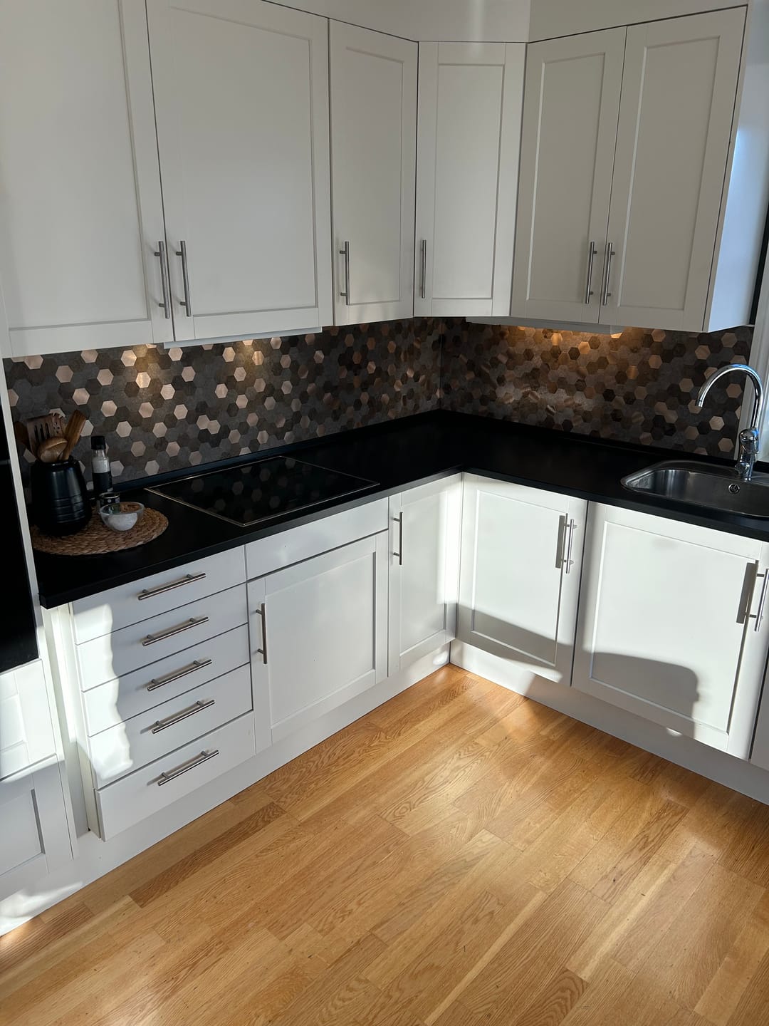 Customer photo review of 10-pk Mocca hexagon selvklebende veggfliser