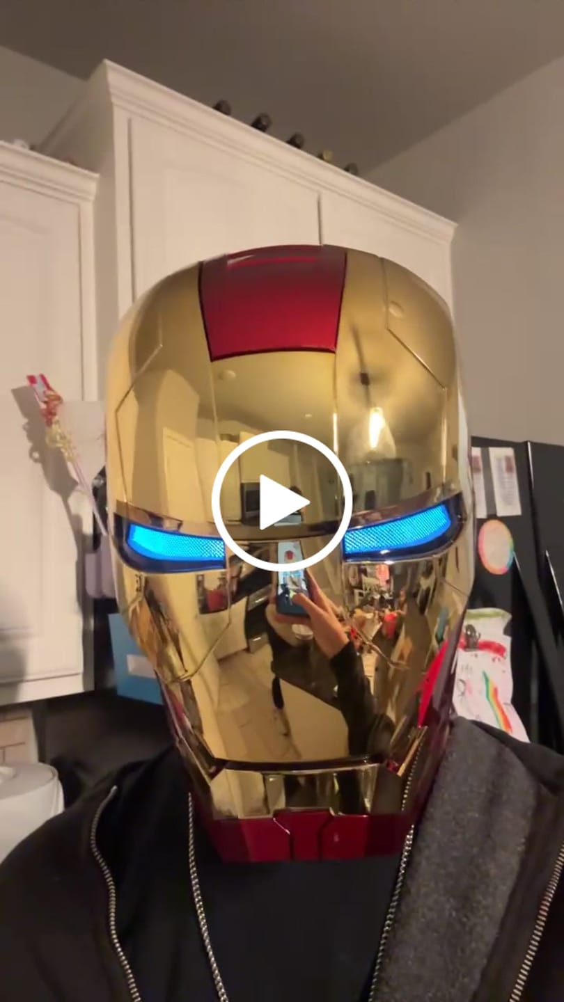 Customer video review of US | Autoking|hammer Mk5 ironman helmet |  Voice Control | 4/8 Multi-piece Opening | mk42 arm