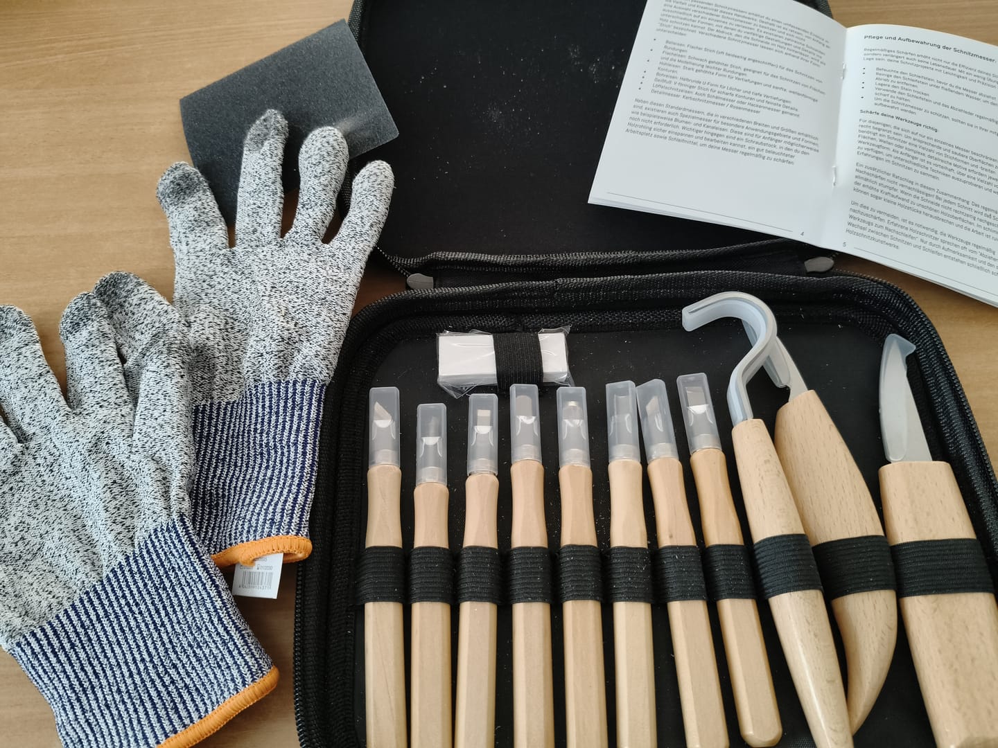 Customer photo review of Schnitzmesser-Set 17-tlg. mit Rohling, Handschuh & Anleitung
