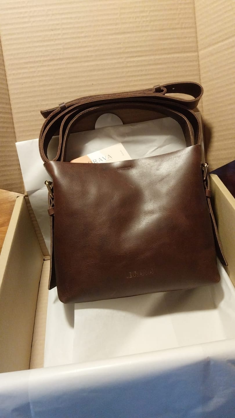 Customer photo review of Cartera de cuero modelo PAULA Café
