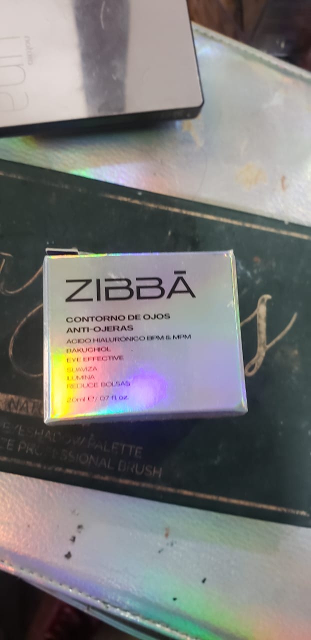 Customer photo review of Contorno De Ojos Anti-Ojeras