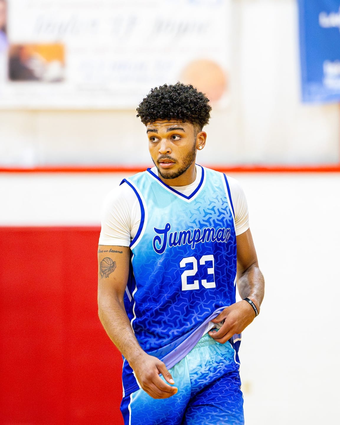 Customer photo review of Custom Sky Blue Light Purple Gradient Design Irregular Shapes Pattern Sports Uniform Basketball Jersey