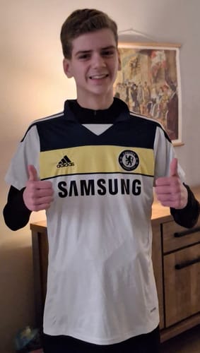 Customer photo review of Fernando Torres 9 - Chelsea 2011 2012 Champions League White Yellow Retro Jersey Trikot