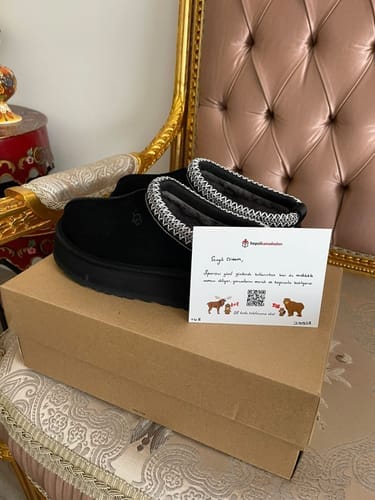 Customer photo review of UGG Women's Tazz II Black