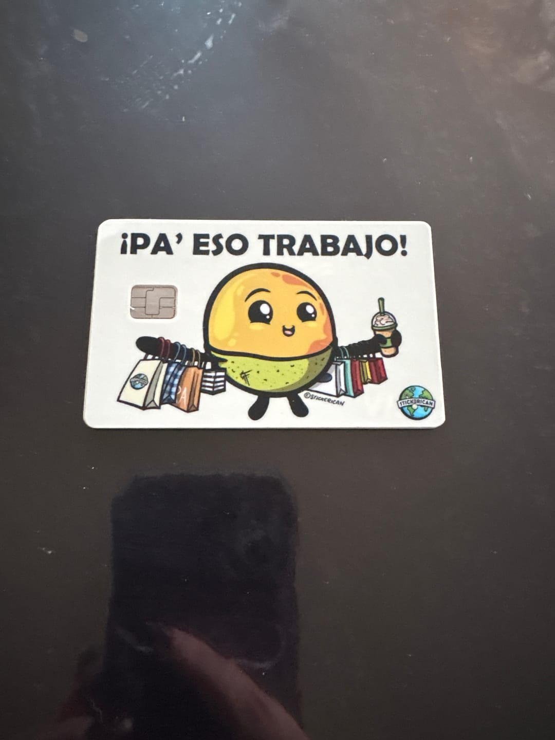 Customer photo review of Pa’ Eso Trabajo - Sticker para Tarjeta de Crédito