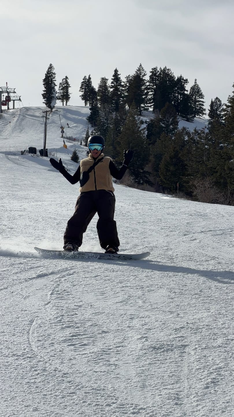 Customer photo review of Women's Coffee Baggy Wear-resistant Waterproof Snow Pants
