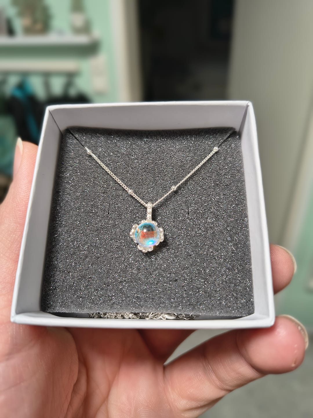 Customer photo review of Mondstein Halskette - Rundschliffanhänger