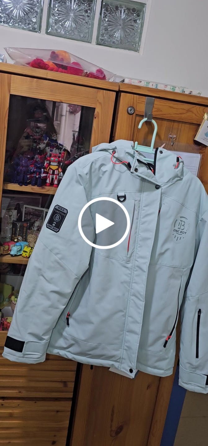 Customer video review of 智能升溫All in one全方位科技七合一衝鋒衣2.0