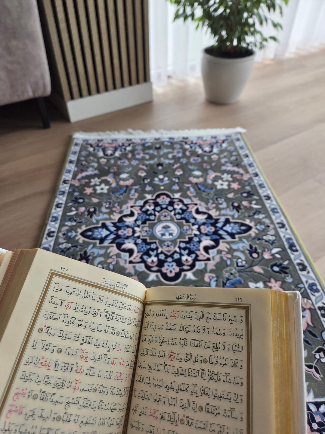 Customer photo review of Masjid-e-Nabawi Mosque Padded Prayer Mat