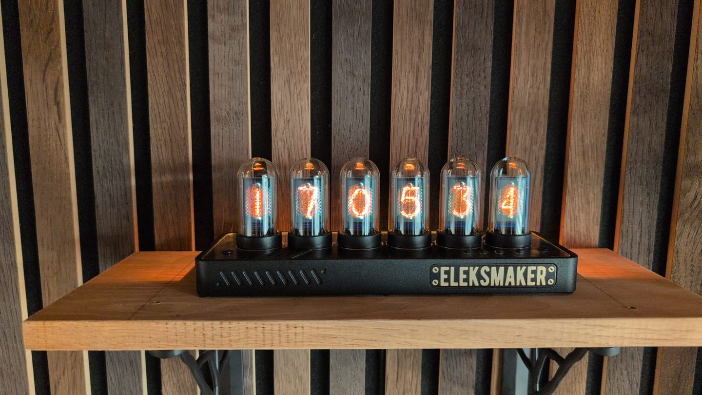 Customer photo review of EleksTube IPS Pro GEN3 Limited Edition 6-Bit Digital Clock
