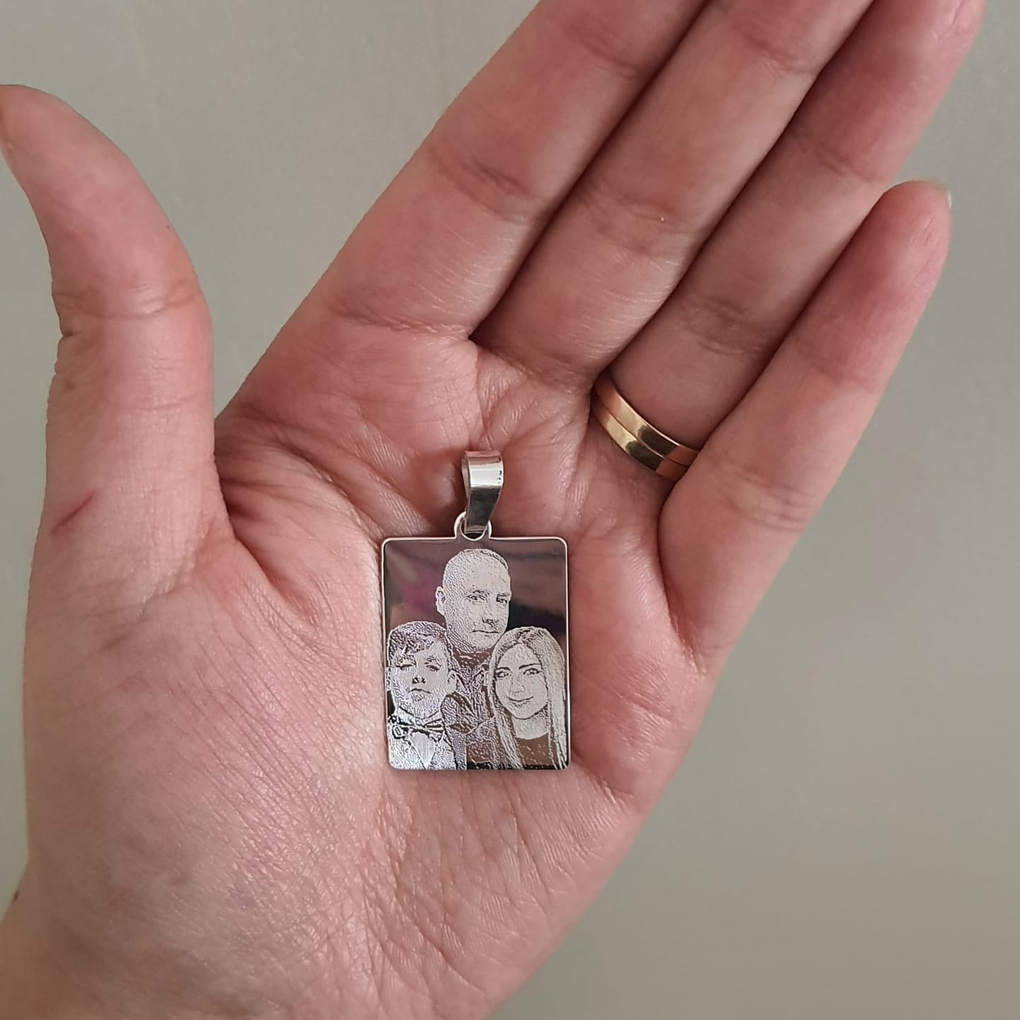 Customer photo review of Fotograbado placa grande rectangular 1 a 6 rostros