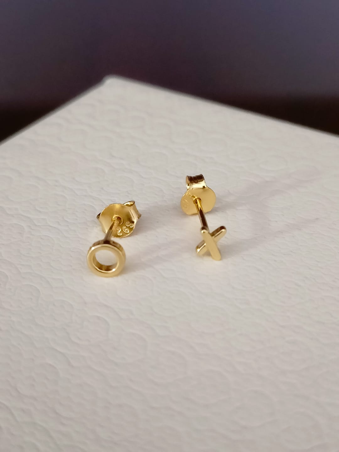 Customer photo review of Pendientes Mini XoXo