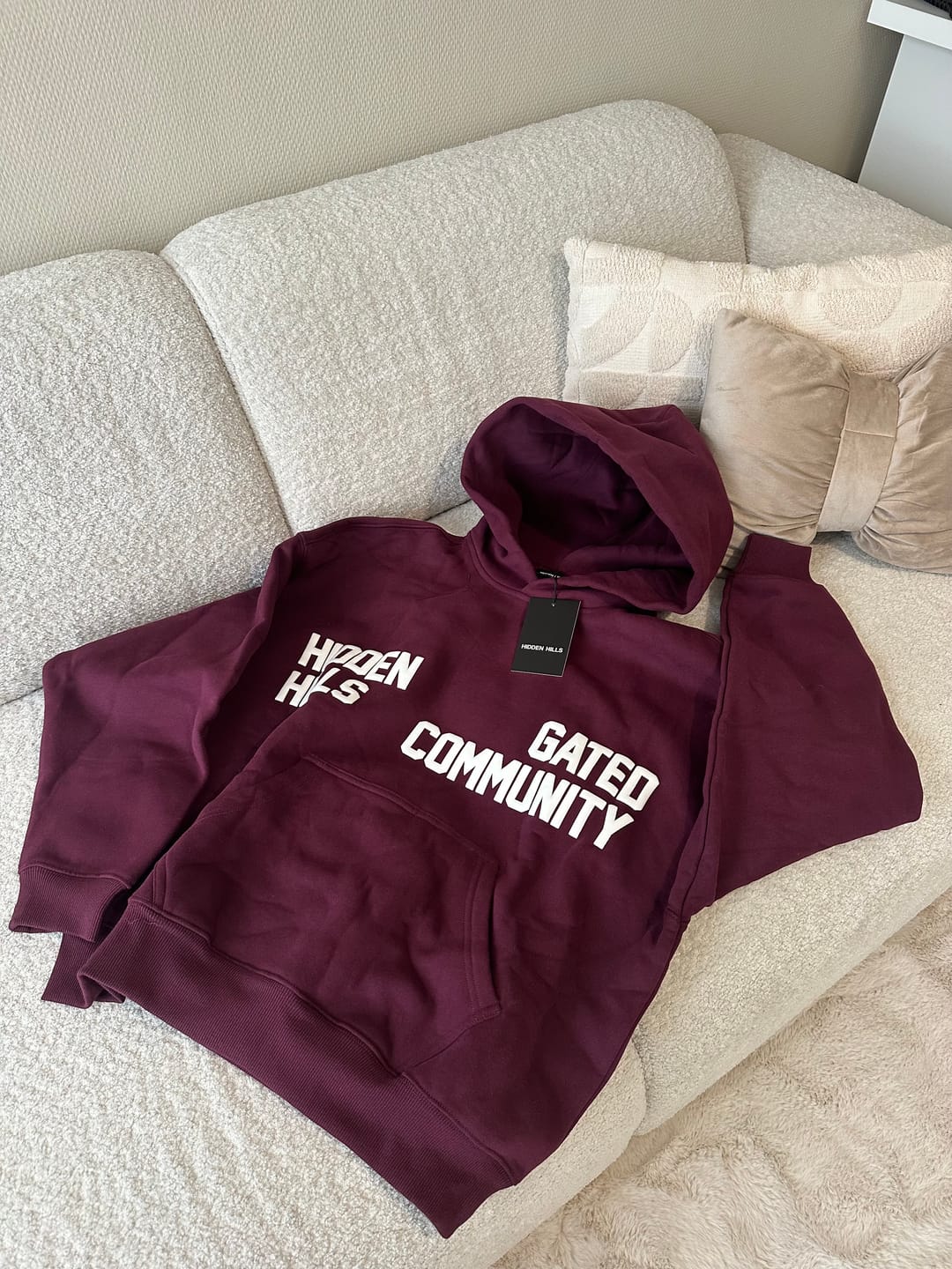 Customer photo review of GATED COMMUNITY HOODIE DARK PLUM