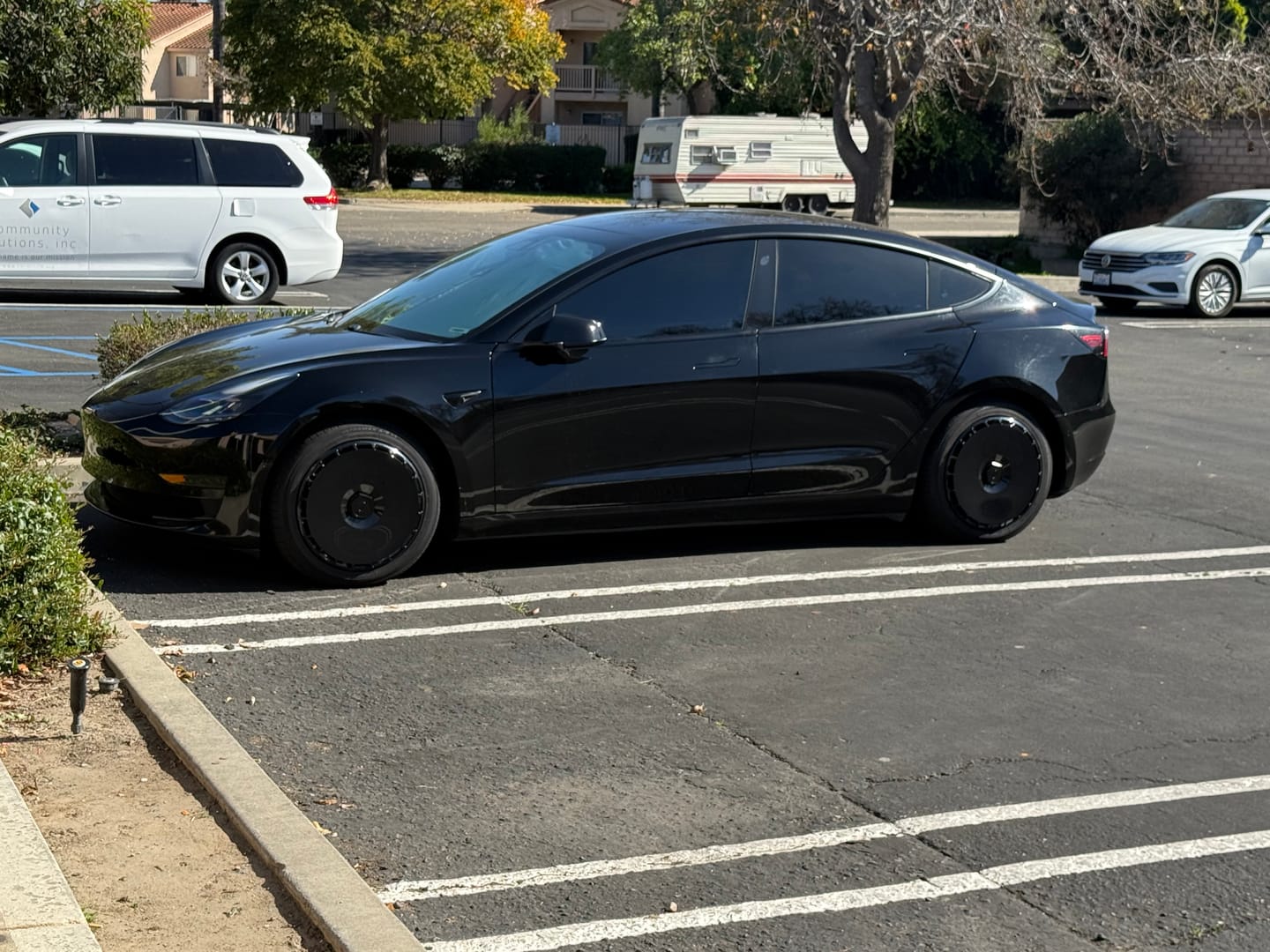 Customer photo review of EVAAM® Stylish Fully Wrapped Wheel Hubcap For Tesla Model 3/Y (4 PCS)