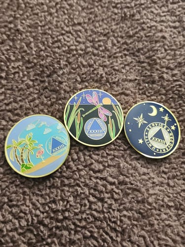 Customer photo review of 1 to 40 Year Rocketed to 4th Dimension Specialty AA Recovery Medallion - Tri-Plated Chip/Coin - Blue