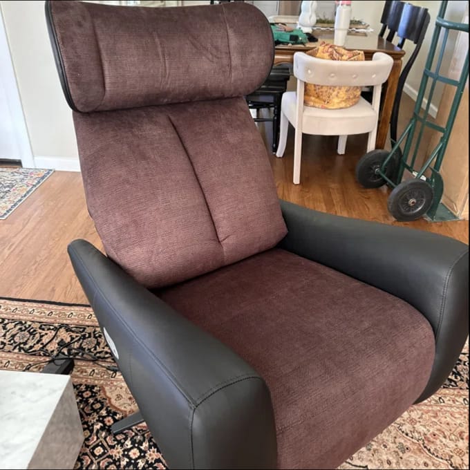 Customer photo review of SwanSing Swivel Power Zero Gravity Recliner Chair