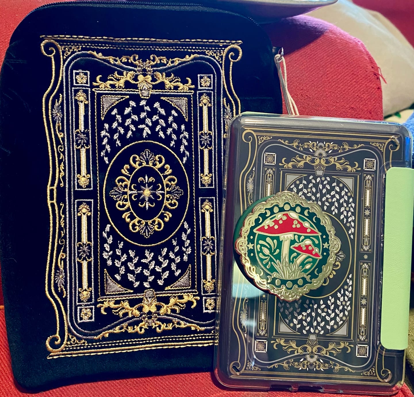 Customer photo review of Literati Black Kindle Sticker Insert