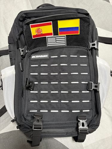 Customer photo review of Mochila Táctica V2 45L All In Negro y Blanco