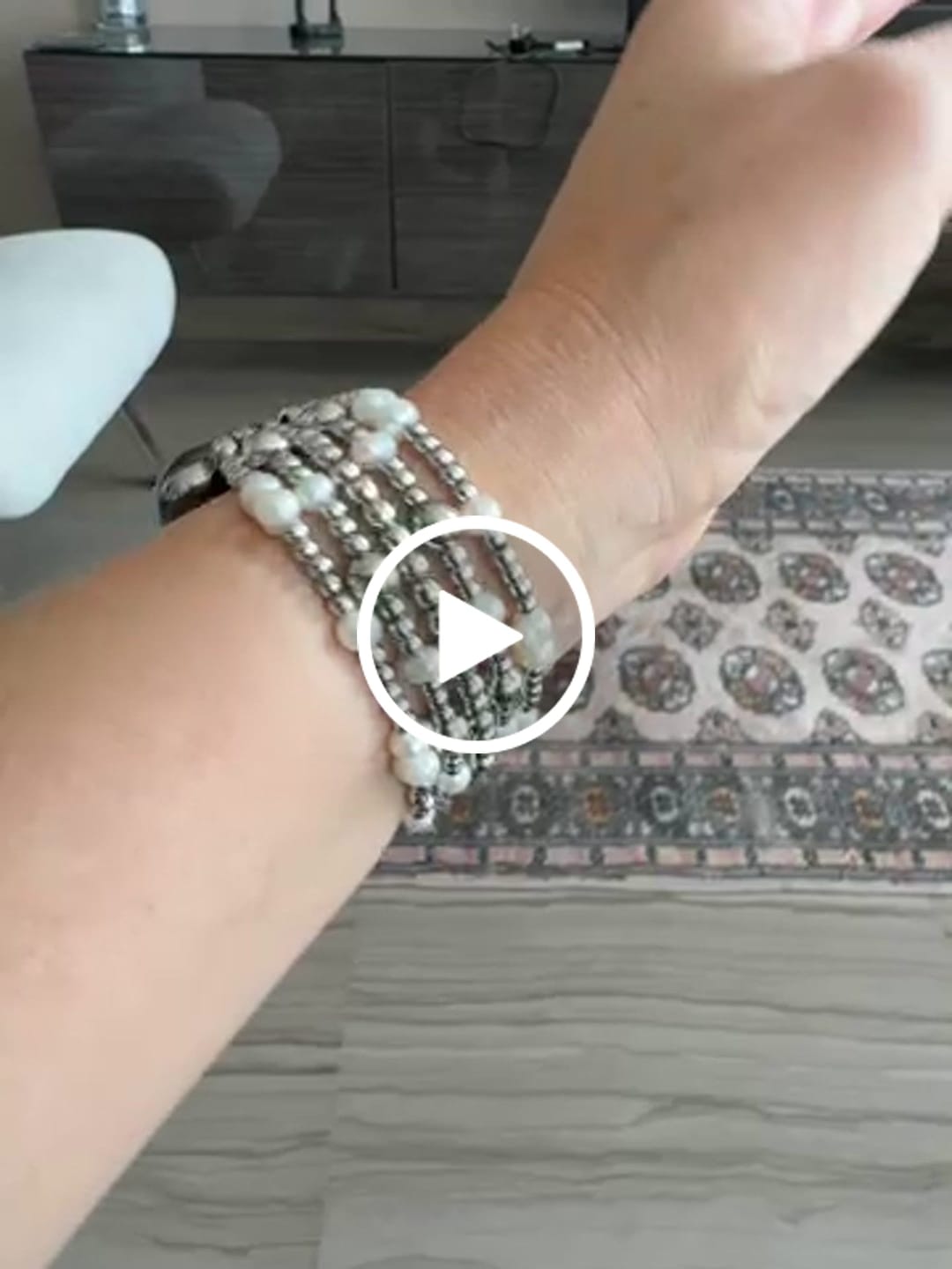 Customer video review of Shimmering Pearl Stretch Apple Watch Strap
