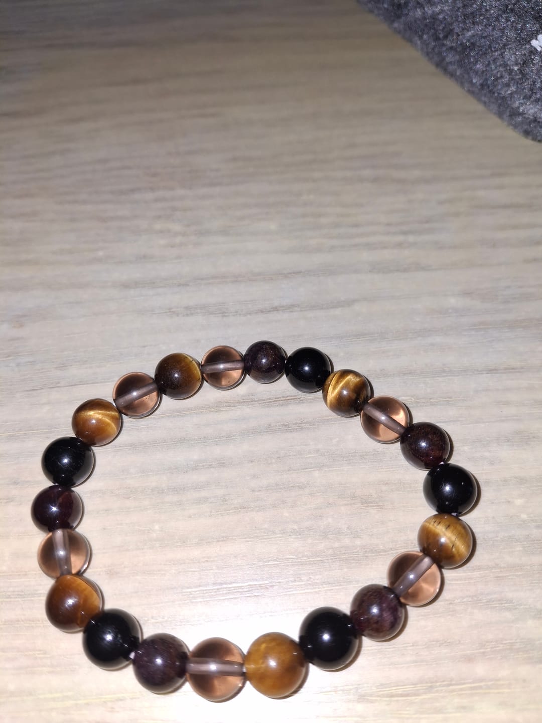 Customer photo review of Bracelet "Réussite & Protection" en Oeil de Tigre, Grenat, Tourmaline & Quartz Fumé
