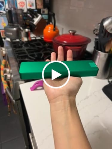 Customer video review of Weekly Case