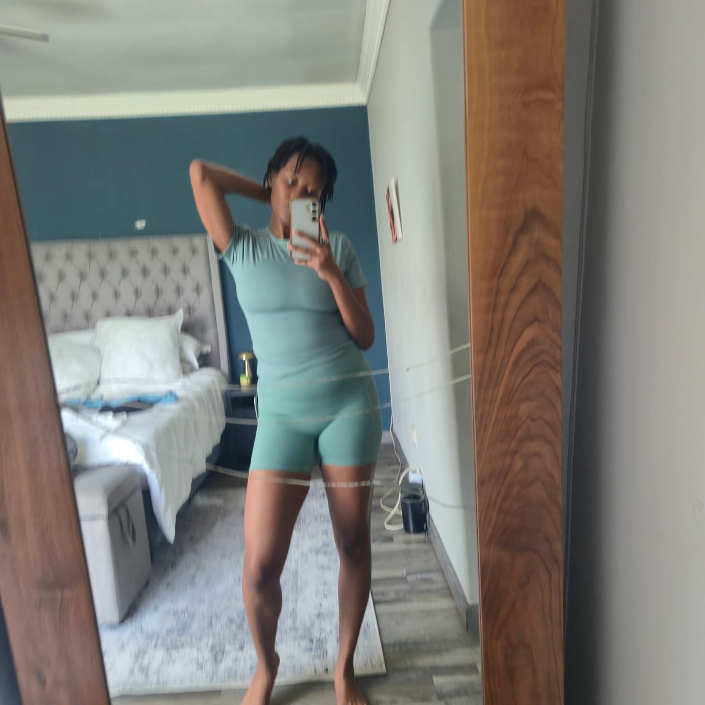 Customer photo review of Lounge Sets 2 Piece Casual Outfits Workout Tracksuit