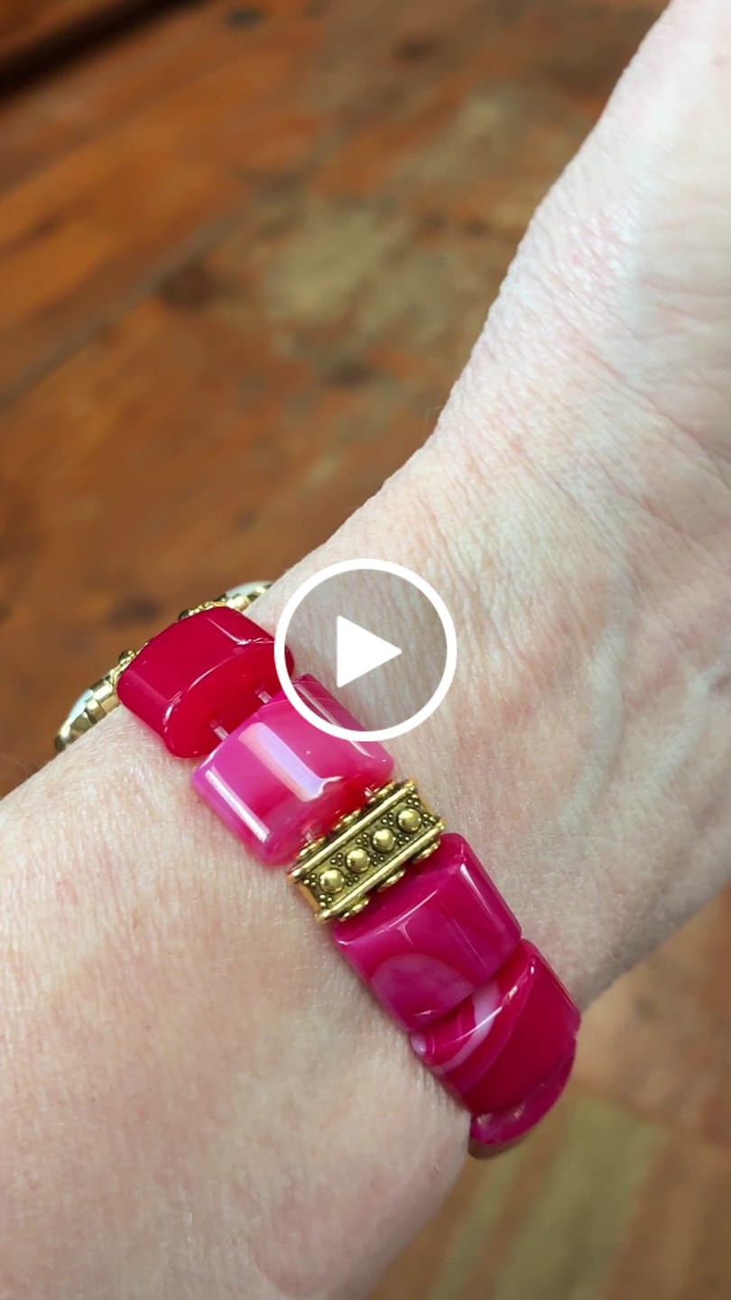 Customer video review of Ruby Essence Agate Stretch Apple Watch Strap