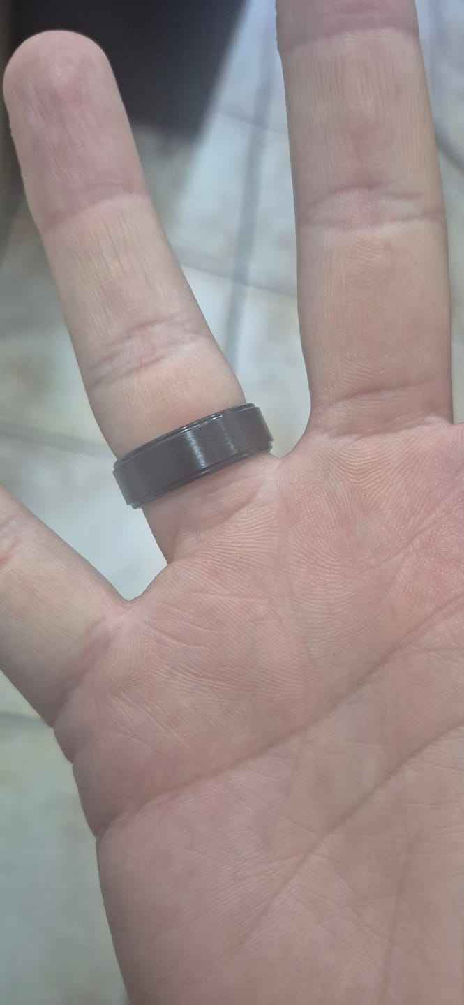 Customer photo review of Anillo Essential Strong Black Carburo de Tungsteno