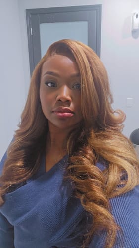 Customer photo review of CurlyMe 4/27 Highlight Kinky Straight Wear Go Glueless Wig Pre-plucked with Natural Hairline