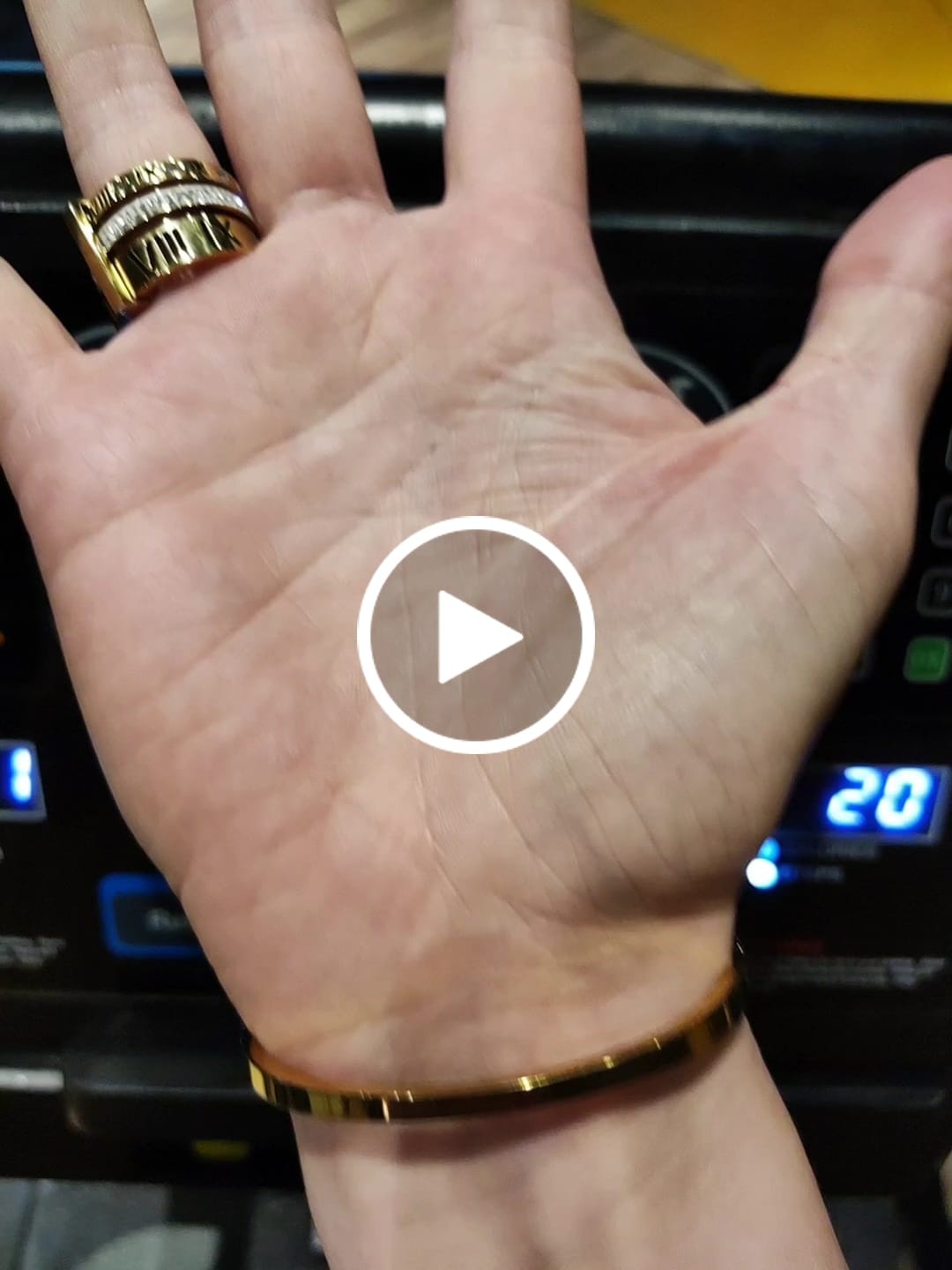 Customer video review of Bracelete Romano Zircônia Banhado em Ouro 18K