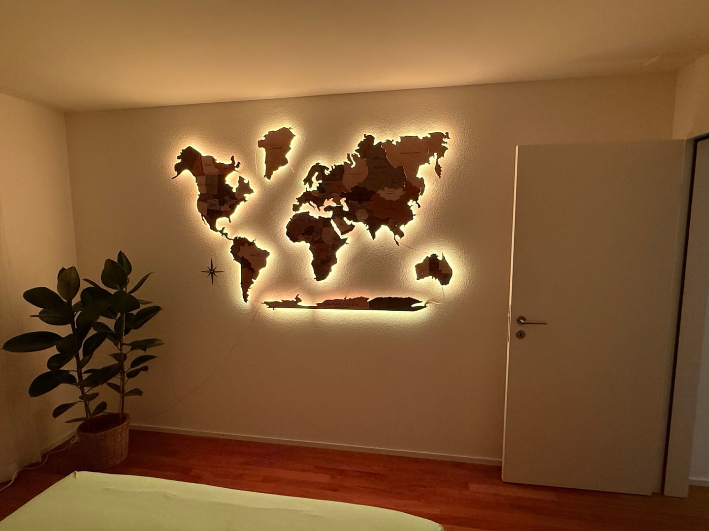 Customer photo review of Mapamundi 3D de Madera LED 3.0 de Colores