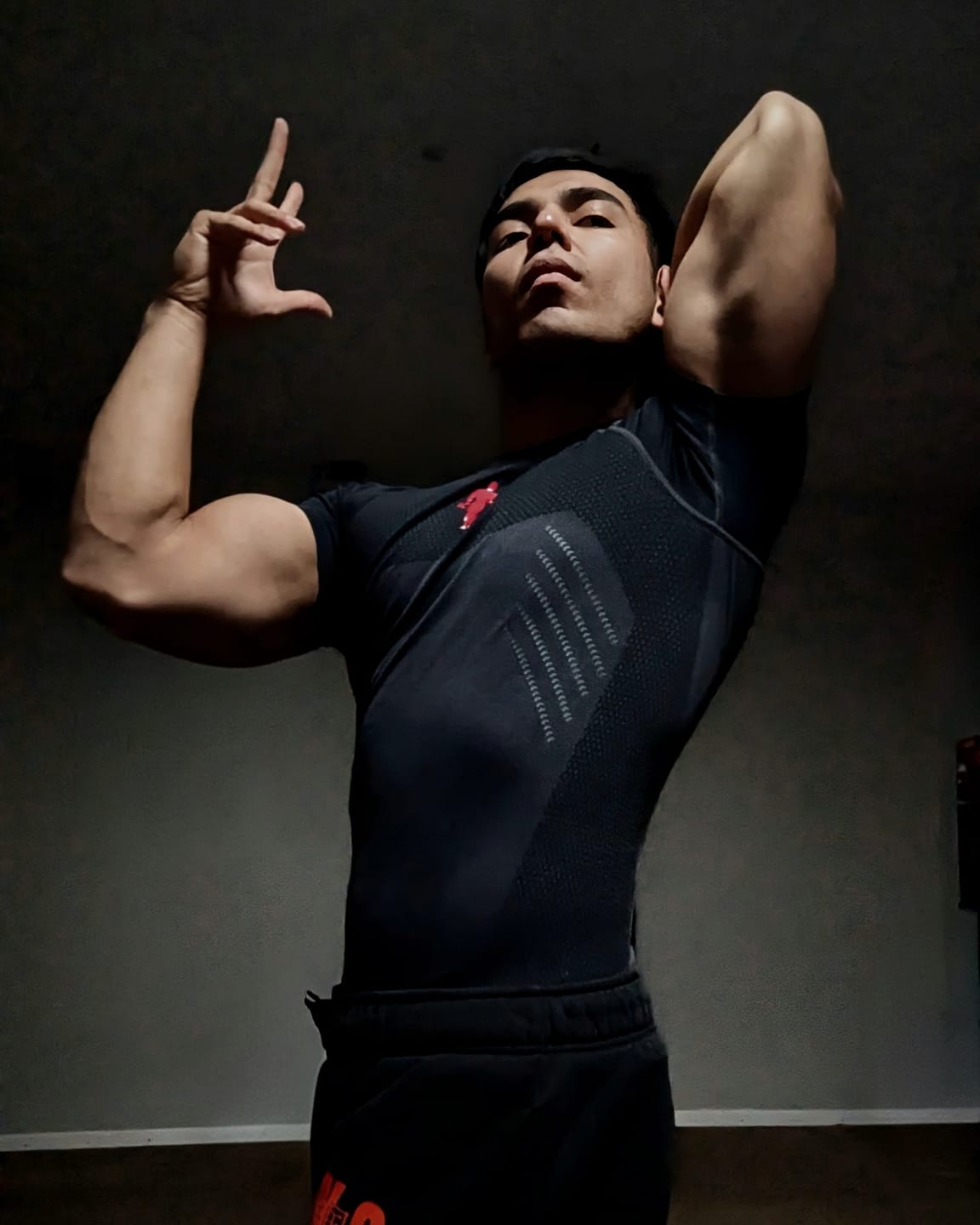 Customer photo review of 4286 - Gold's Iron Legacy Compression Tees