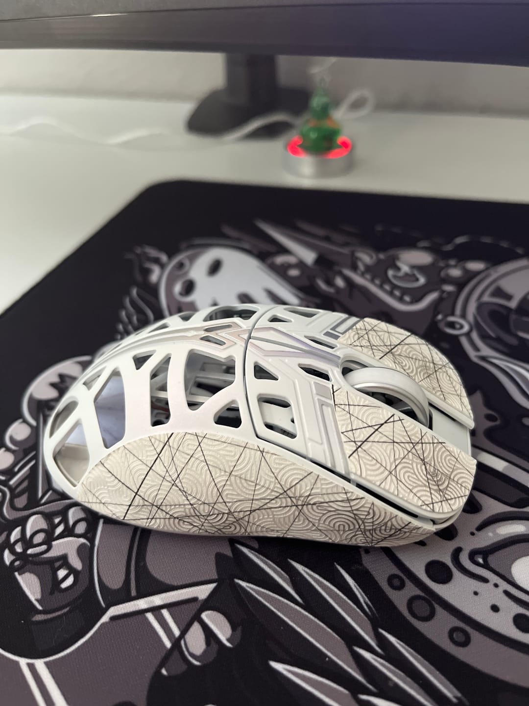 Customer photo review of WLMouse Sword X "The Swords" Edition Magnezyum Wireless Mouse