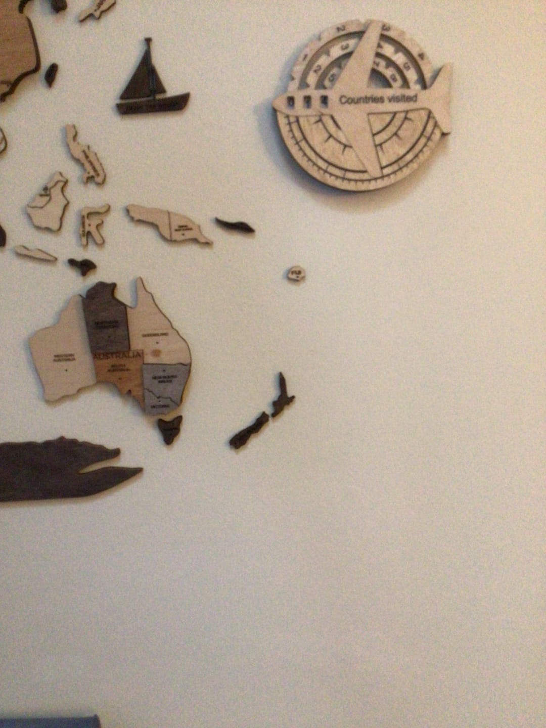 Customer photo review of Travel Tracker 3D Weltkarte aus Holz – Gold