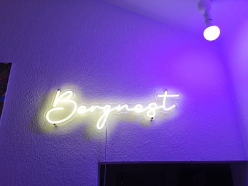 Customer photo review of Custom Neon: Bergnest