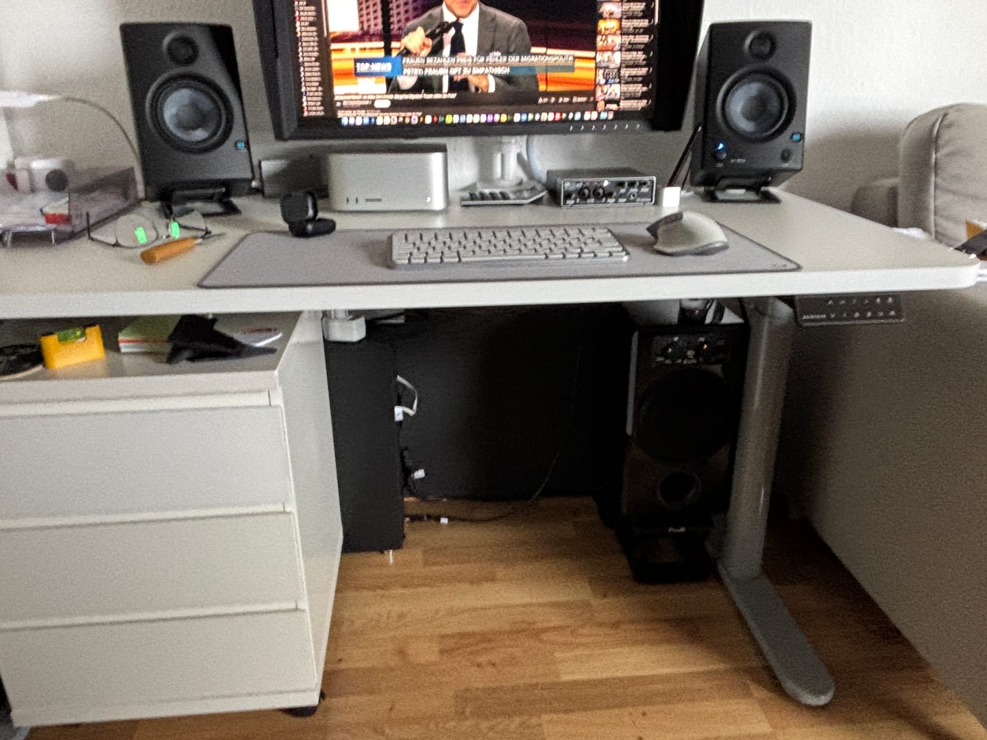 Customer photo review of Maidesite EL2 Plus Art – Stilvoller und stabiler Höhenverstellbarer Schreibtisch